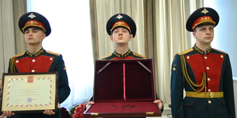 Стал прекрасным примером. Стал прекрасным примером