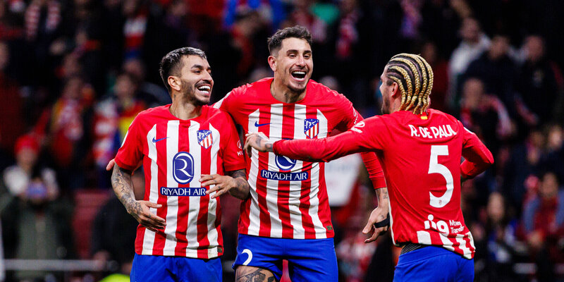 Кубок короля испании трофей. Иньеста футболист чемпион европы. Кубок copa del rey. Кубок лиги испании. Чемпионат испании кубок.