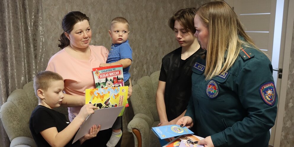 святое евангелие в каждый дом. новый год в каждый дом акция логотип. всероссийская акция новый год в каждый дом. акция реклама. всероссийская акция новый год в каждый дом.