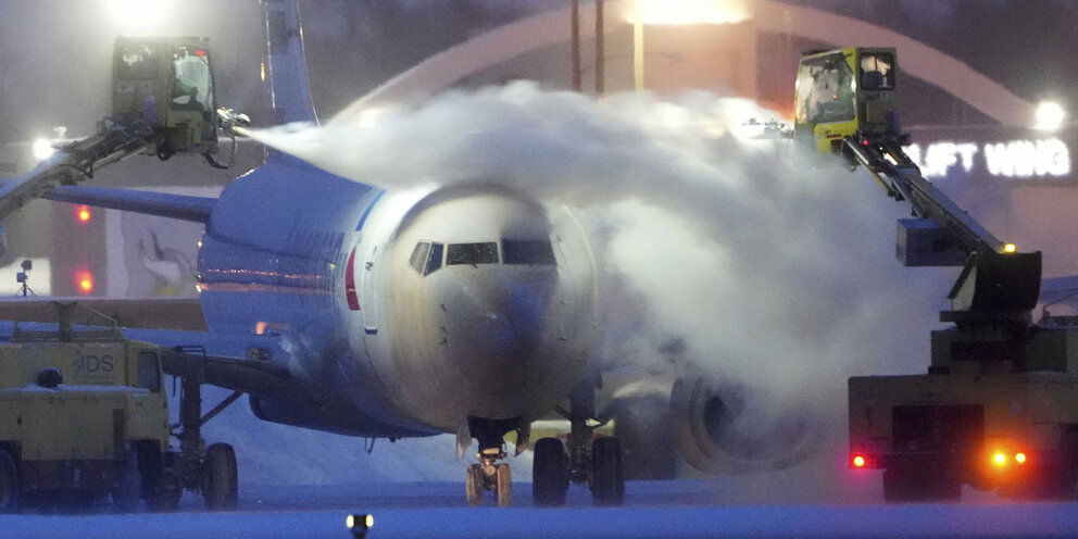 Табло вылетов самолетов аэропорта домодедово. Регистрация на рейс турецкие авиалинии. Расписание полетов самолетов. Расписание самолетов. Расписание чартерных рейсов.