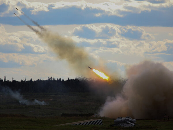 M142 himars lockheed martin high mobility artillery rocket system. Rm-70 реактивная система залпового огня. Торнадо рсзо 300мм. Залповый огонь вампир дальность. Залповый огонь вампир дальность.