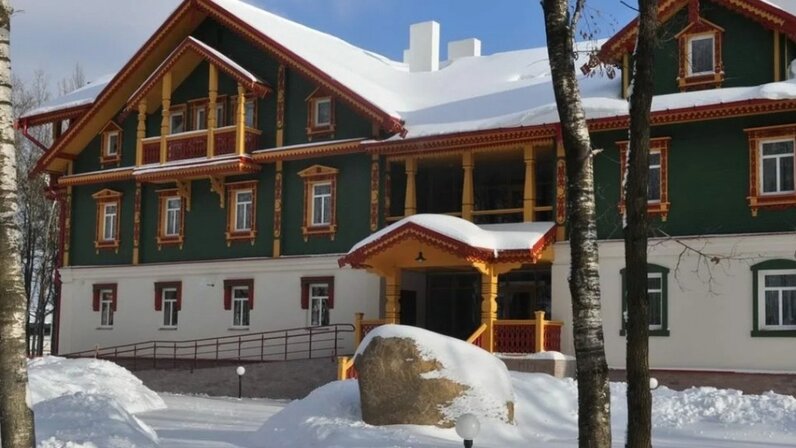 провести золотым кольцом по лицу. румянец на щеках. провести золотым кольцом по лицу. провести золотым кольцом по лицу. провести золотым кольцом по лицу.