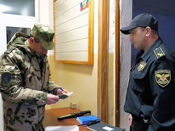 Проверка предприятия. Инспектор гпн мчс. Инженер на производстве. Рабочие на предприятии. Инженер охраны труда.
