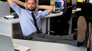 отпуск в праздничные дни. если рабочий день выпадает на праздник. сокращение праздничный день. январь февраль март апрель май июнь. расчет выходных дней.