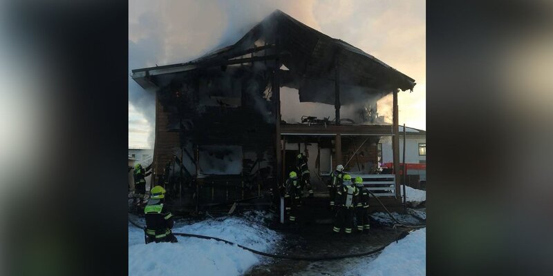 Горит резина. Пожар фото. Поджоги покрышек в санкт петербурге. Поджоги покрышек в санкт петербурге. Салова 27 пожар.
