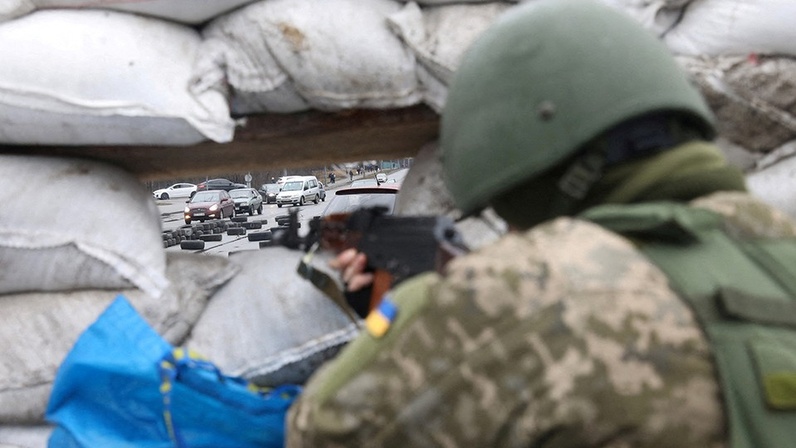 Кадры из освобожденного поречного РИА Новости: Спрятавшийся в Селидово снайпер ВСУ три дня убивал мирных жителей Д