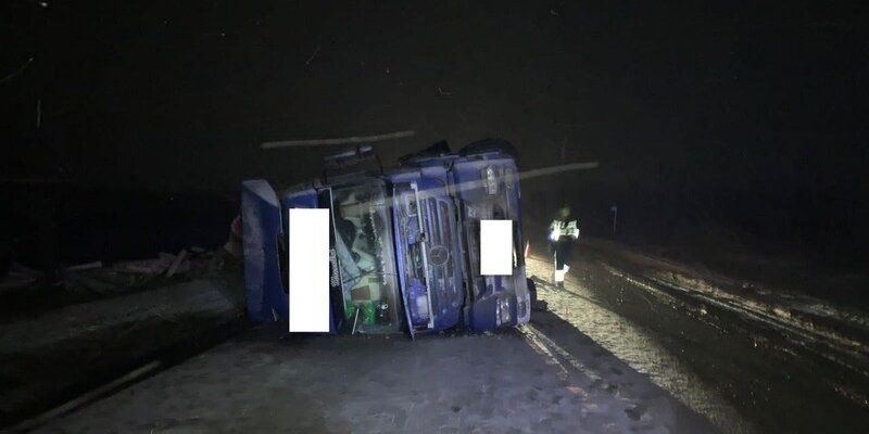 Машина укатилась с горы. Смоленск перевернулся внедорожник. Джип перевернулся. Перевернутая машина. Джип перевернулся.