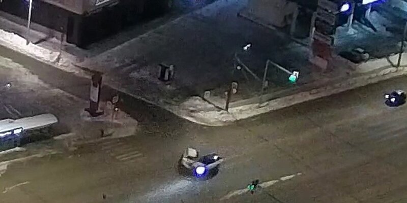 скрылась с места дтп картинки. дтп скрылся с места происшествия. пешехода сбила машина в новосибирске. мазина сбивает человека. машина на переходе.