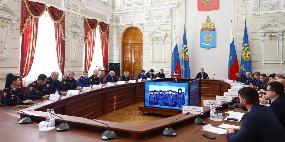 Вадим викторович коженов президент федерации мигрантов россии. Мигранты в москве. Мигранты в россии. Коженов вадим викторович фмр. Глава мигрантов.