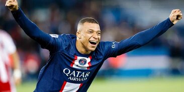 Pierre-emerick aubameyang за сент-этьен. Аубамейянг сент этьен. Этьен келлиси etienne kellici. Saint michel бренд одежды. Святой модомнок.