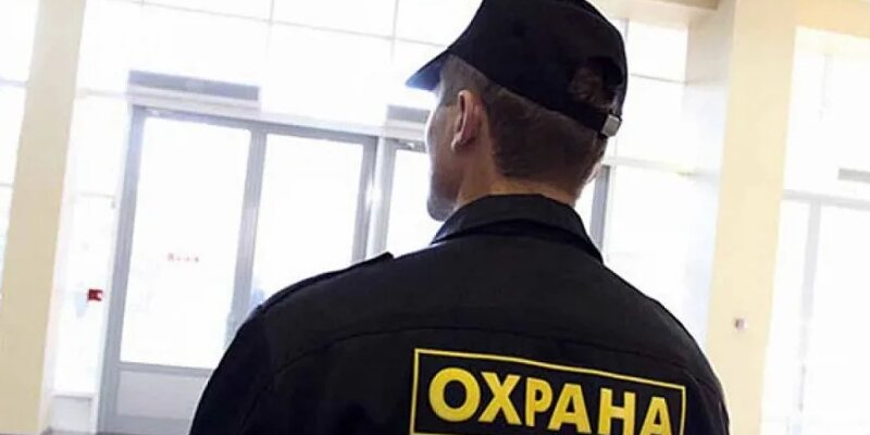 Школьный охранник в сша. Охранник в детском саду. Школьный охранник. Охрана в школе. Охранник в школе на егэ.