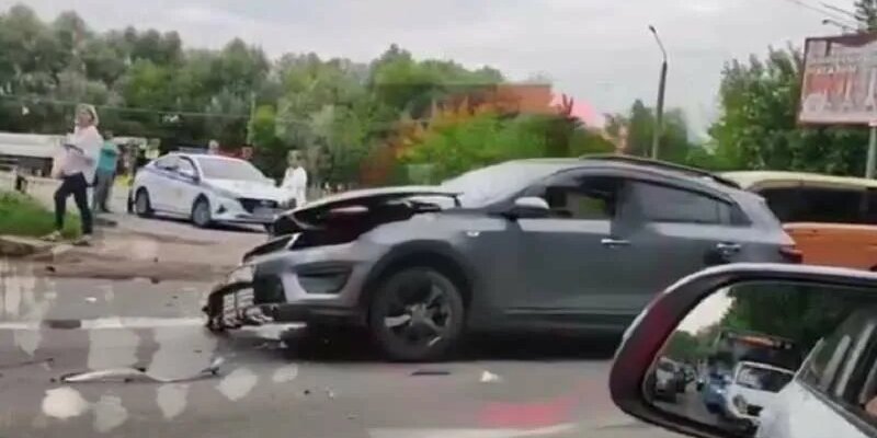 Алиса причина пробки за воронежем. Пробка из машин. Причины затора. Причины пробок на дорогах. Пробка машин.