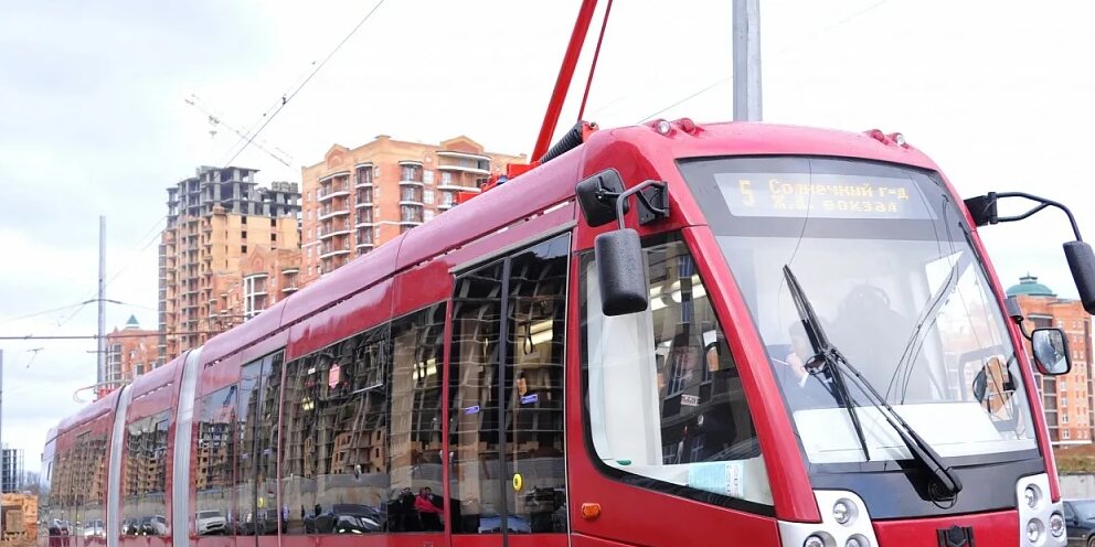 Трамвай 71 911 в казани. Казань транспорт. Транспорт казань трамвай. Транспорт казань трамвай. Аксм-843 трамвай.