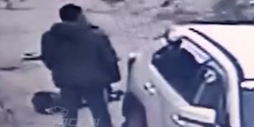 депутат, сбивший мальчика в татарске. мужчина переехал ребенка. мужчина переехал ребенка. мужск напал на девочку. мужчина в автобусе.