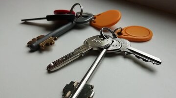 Списки сирот на получение жилья. Сирота стоит на очереди на жилье. Жилье детям сиротам. Список детей сирот. Очередь на жилое помещение детям сиротам.