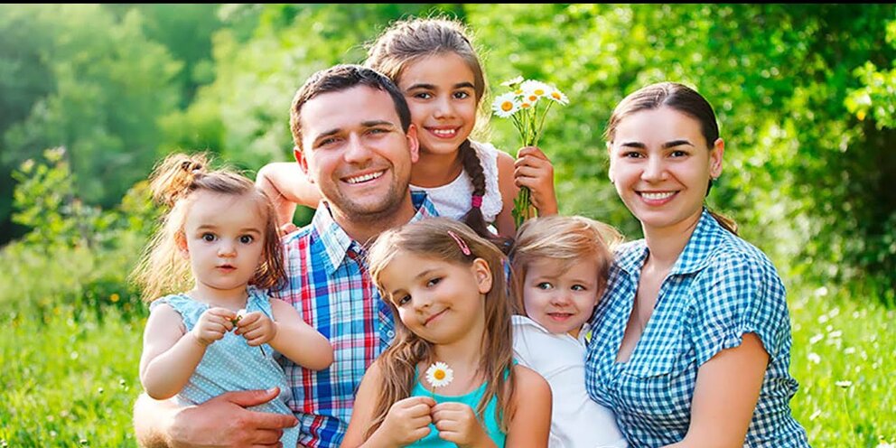 Многодетная мама. Беларусь семья. Многодетные семьи и правительство. Поддержка многодетных семей. Меры социальной поддержки многодетных семей.