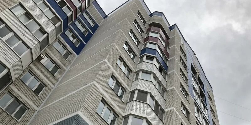 упавший дом шанхай 2009. упавшая многоэтажка. здание рушится. в шанхае упал 13-этажный дом. комплекс "лотос риверсайд", китай.