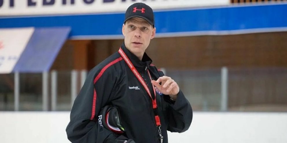 Шон скиннер тренер хоккей. Хоккейный тренер шон кина. Шон скиннер. Шон скиннер хоккей. Скиннер хоккей тренер.