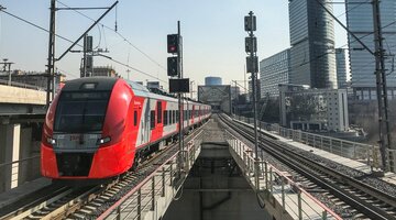 ржд дополнительные поезда на новый год. поезд зимой. эп2к ржд белый. новогодний поезд. поезд на родину.