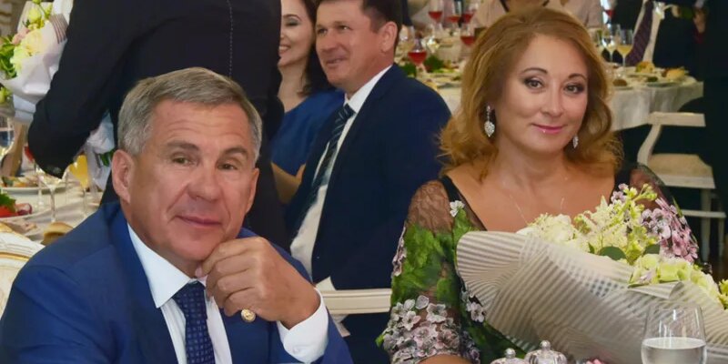 Рустам минниханов биография семья жена дети фото