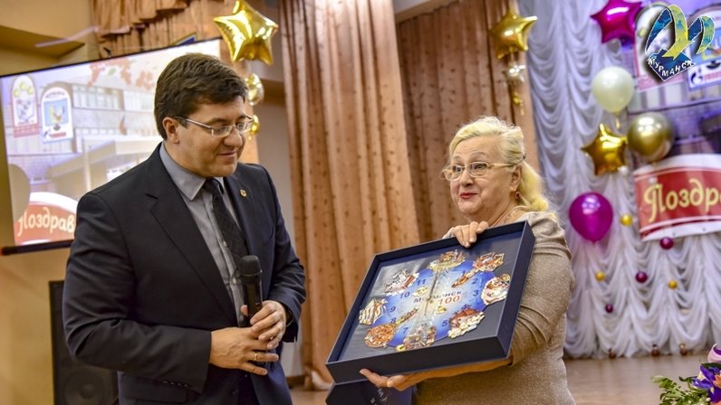 Гимназия 10 директор. Директор 3 гимназии Мурманск. Директор гимназии 10 Мурманск. Гимназия 2 Мурманск директор.