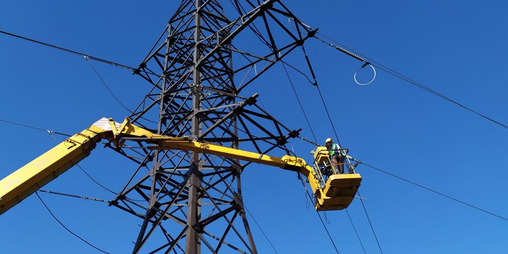 Электросети 16. Электроснабжение россии. Электрические опоры. Мп«городские электрические сети». Электромонтажник кабельных сетей.