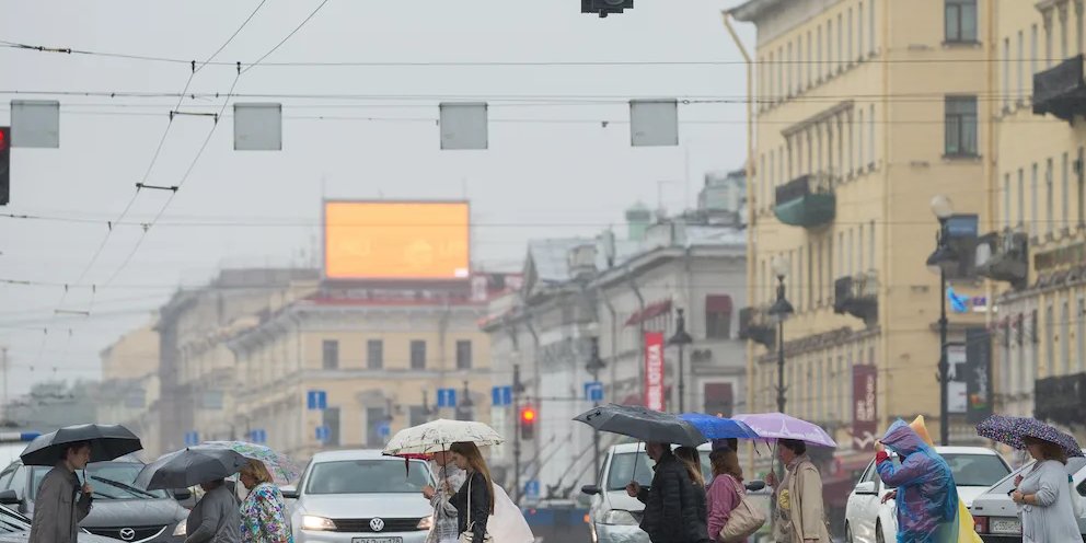 Что ожидать 8 апреля. Желтый уровень погодной опасности в СПБ. Холодное лето СПБ. В Санкт-Петербурге 2 дождя. Холодно и грустно СПБ.