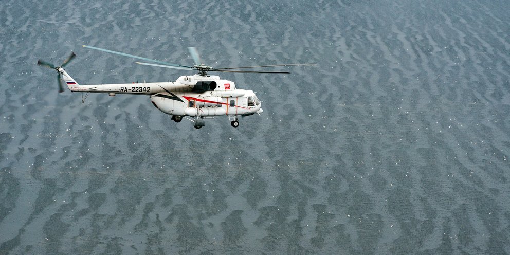 А50 самолет азовское море. Азовские самолеты. Поднятие вертолёта в Азовском море.