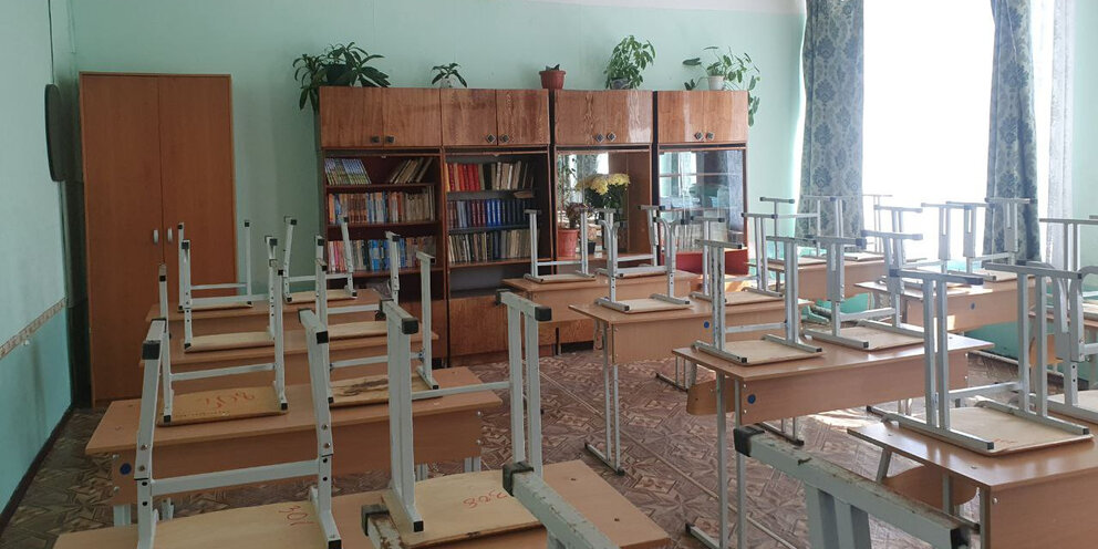 астрахань какие школы закрыли на карантин