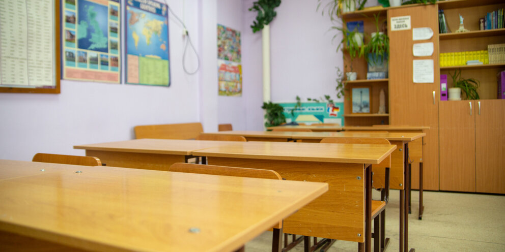 И школ но и предлагают. И школ но и предлагают. И школ но и предлагают. И школ но и предлагают. Мальчик в школе.