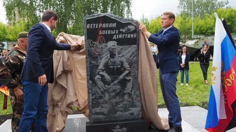Ветеран у памятника рисунок