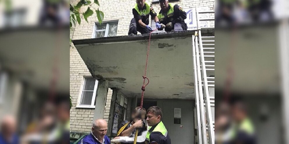 Певец выбросился из окна кунгуров фото