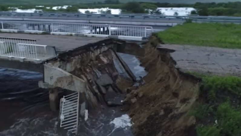 Видео затопления города орска. Город Шилка наводнение смыло мост. Шилка потоп. Затопление в Шилке. Наводнение в Шилке 2021.