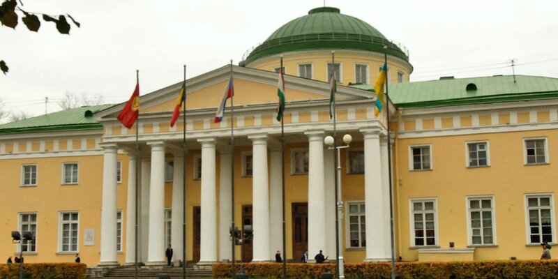 Петербург таврический дворец фото Ассамблея СНГ объяснила флаг Украины в Петербурге тем, что Рада не выходила из с