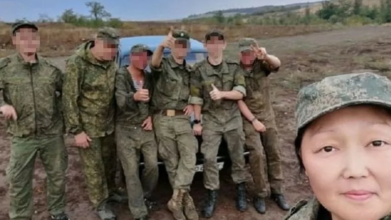 Герои сво якутии фото Медсестра из Якутии стала снайпером в зоне СВО: Новости