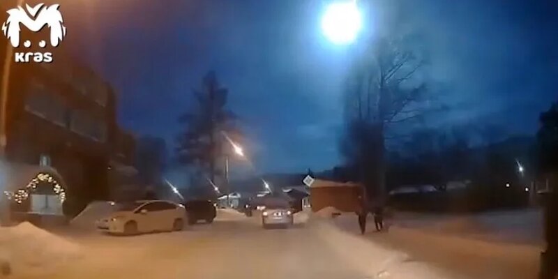 Метеор сгорел. Нло над красноярском. метеор в красноярске. метеор над красноярском. болид в красноярске.