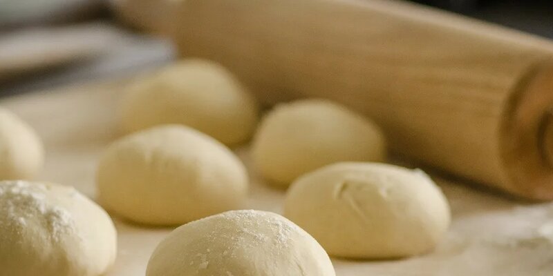 Выпил и подох. Всё ест не наедается а попьёт. Загадка никого не обижает а толкают. Загадка ест не наестся попьет умирает. Не куришь и не пьешь здоровеньким помрешь.