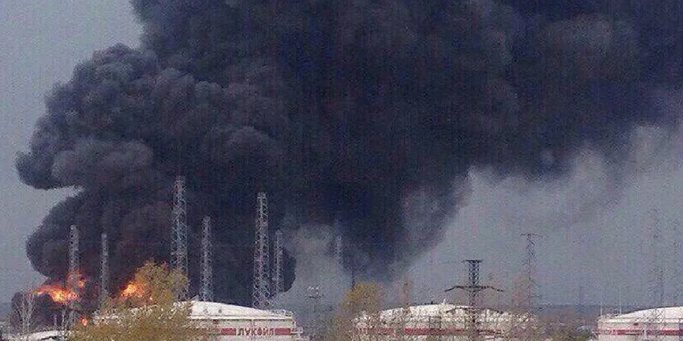 Пожар на нпз в кстове. НПЗ Лукойл Кстово. Кстово нефтеперерабатывающий завод пожар. Пожар на заводе Лукойл-Нижегороднефтеоргсинтез в Кстове.