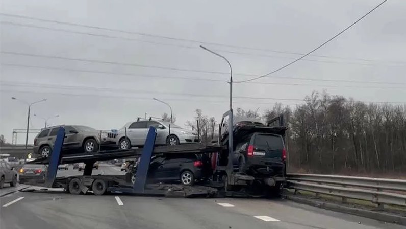 Автовоз попал в дтп