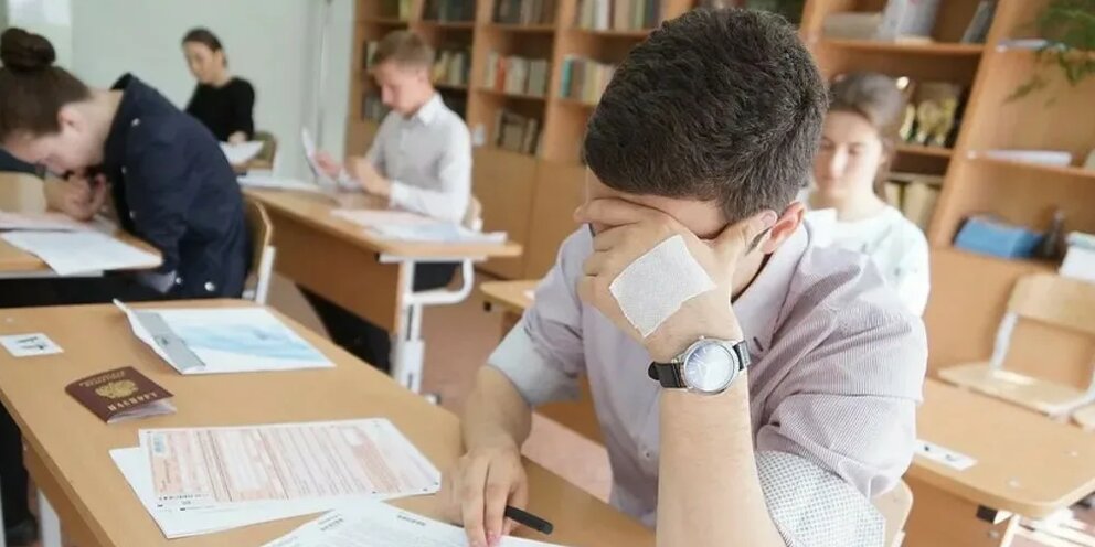 Поступить без егэ. Внутренний экзамен без егэ. Вуз без егэ. Поступление в вуз без егэ после колледжа. Платный вуз без егэ.