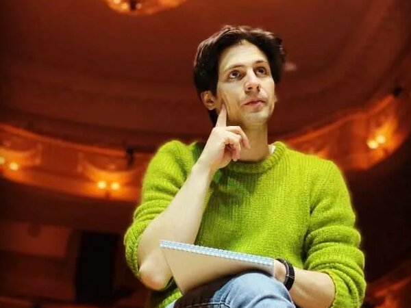 Александр молочников фото Постановки режиссера Александра Молочникова сняты с репертуара в Театре на Бронн