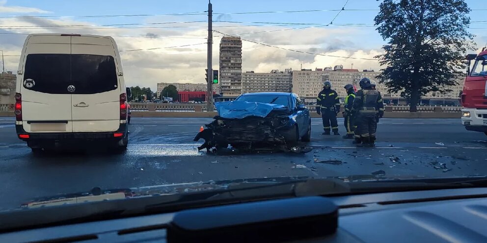 Ремонт путей на володарском мосту. Корюшка у Володарского моста сейчас. Вертолет на крыше в СПБ У Володарского моста.