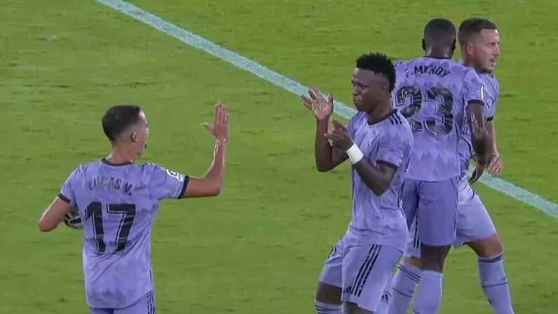 Реал лейпциг 2 матч. Реал лейпциг 2 матч. Реал лейпциг 2 матч. Лейпциг футбол. Реал лейпциг 2 матч.