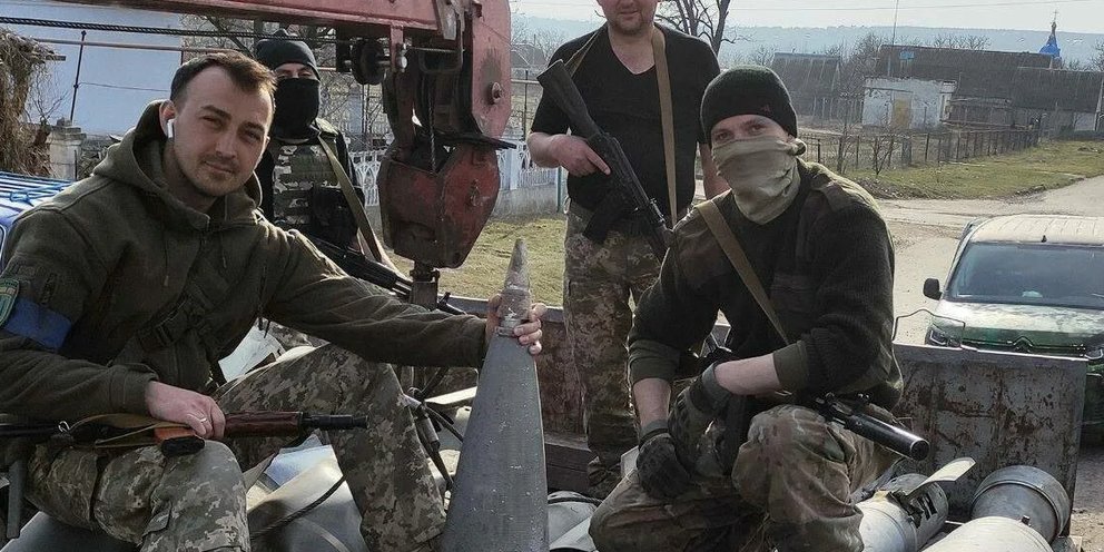 Мародеры украины. Боевики правого сектора.