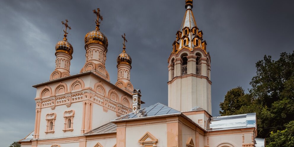 Почему закрыли церкви. Духовская Церковь Рязань. Рязань Церковь на острове.