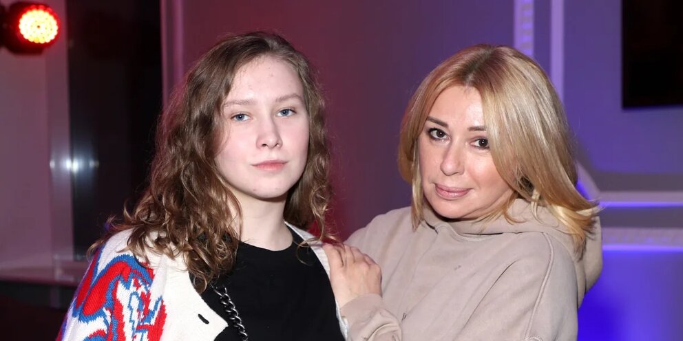 Алена апина биография личная жизнь дочь Алена Апина показала редкое фото с подросшей дочерью, рожденной суррогатной мате