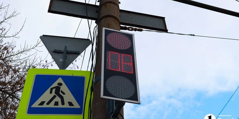 Светофор ул артема 28 фото На перекрестке трех улиц в Советском районе Челябинска отключат светофор Дзен
