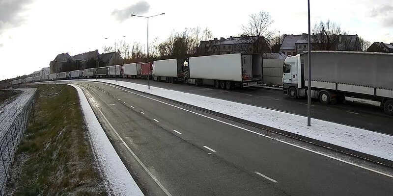 номер фуры из литвы в россию. мерседес актрос контейнеровоз. пробка из грузовиков. литовские дальнобойщики. грузовой в литве.