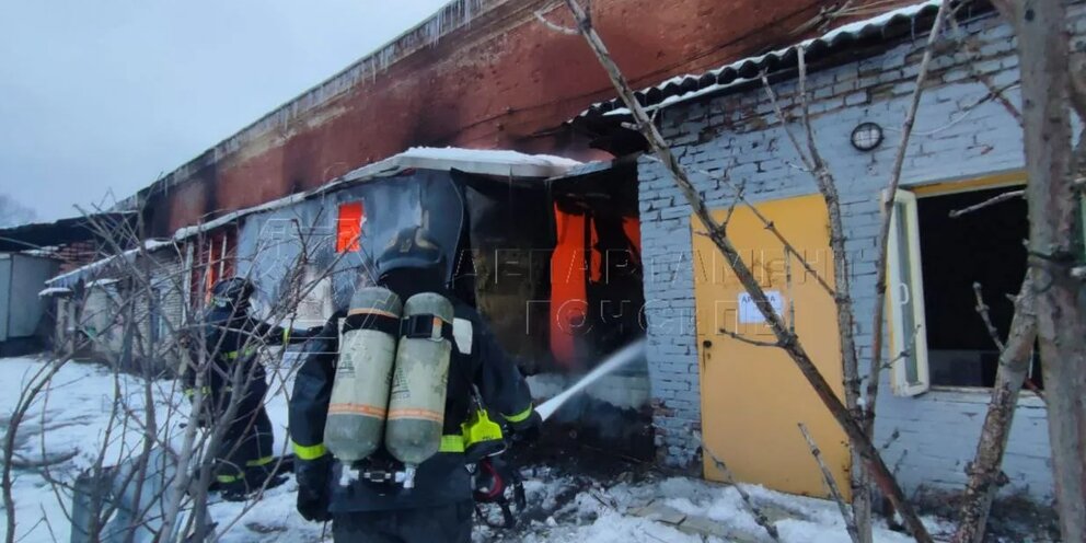 Пожар на наставников 25. Пожар на Комсомольской площади. Люди пострадавшие от пожара. Пожар Мукомольный 2.