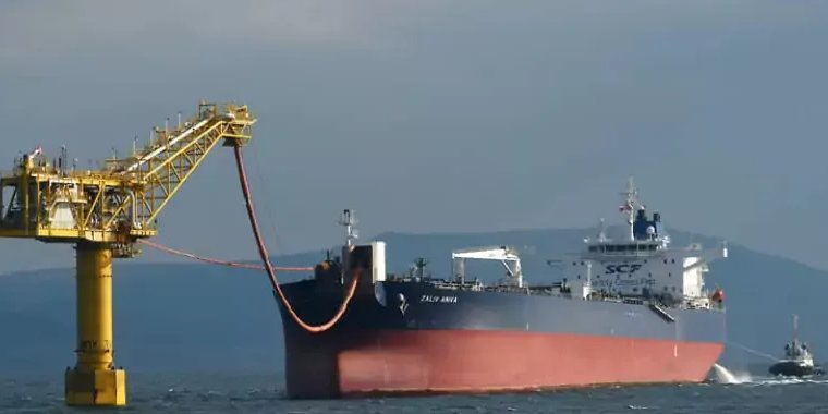 Плывущие в ЕС танкеры с российской нефтью столкнулись с риском остаться в море